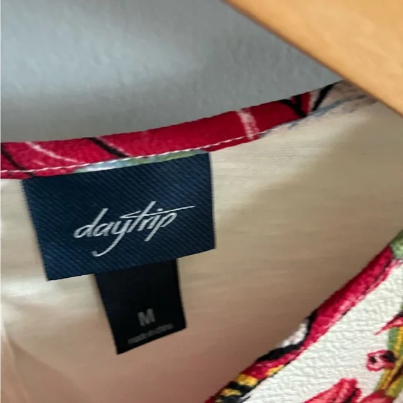 Lot of 4 boutique tops- Entro, FSL Apparel, Daytrip, Cable & Gage - Picture 6 of 10